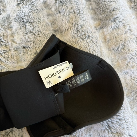 Skims Black Plunge Strapless Bra - Picture 5 of 5